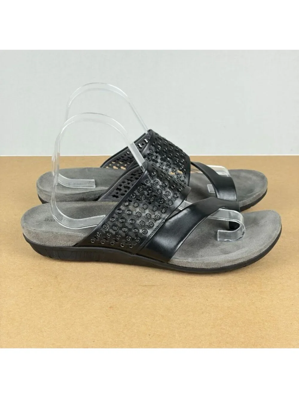 BareTraps Juny Faux leather Toe Loop Sandals Womens 10 Black Slip On Casual